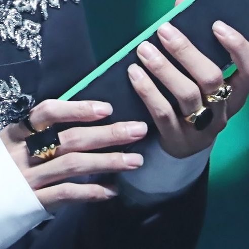 taehyung’s pretty rings// a beautiful thread of the nation’s IT hands