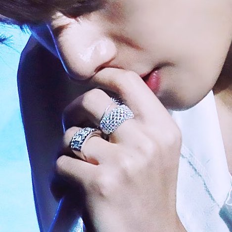 taehyung’s pretty rings// a beautiful thread of the nation’s IT hands