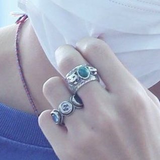 taehyung’s pretty rings// a beautiful thread of the nation’s IT hands
