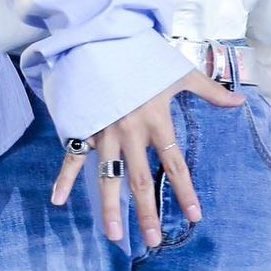 taehyung’s pretty rings// a beautiful thread of the nation’s IT hands