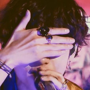 taehyung’s pretty rings// a beautiful thread of the nation’s IT hands