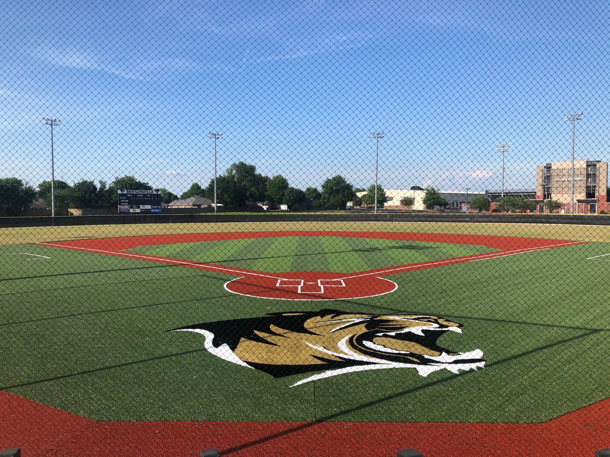 coachbdawson's tweet photo. Wow what a great looking place. Beautiful Tiger Logo @BHS_TigerPride @BentonvilleHS @CoachHutchens https://t.co/95Iofkhk0t