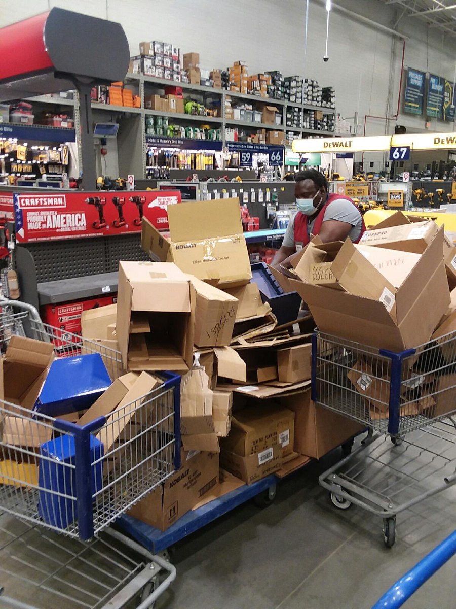 millslt1's tweet photo. Bayonne 2676 Wayne Taylor packing down Tool World for Father’s Day. https://t.co/DrrC27IHRl