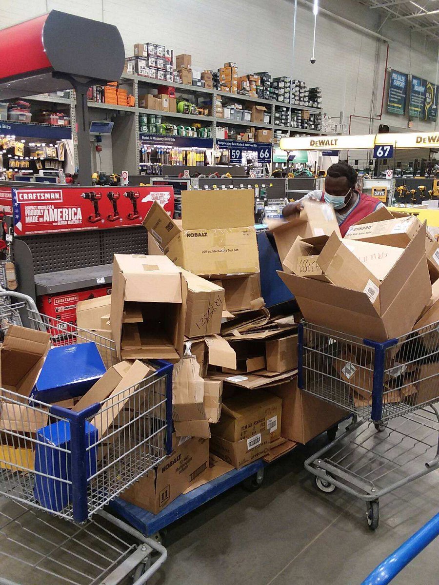 millslt1's tweet photo. Bayonne 2676 Wayne Taylor packing down Tool World for Father’s Day. https://t.co/DrrC27IHRl