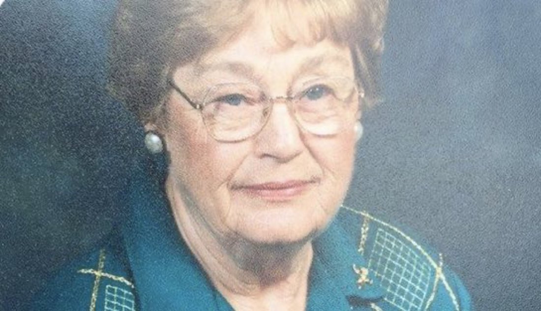 ThomLillyLayne's tweet image. Dorothy Dow, 83 was a mother &amp;amp; grandmother. They took her medical alert device and disabled her phone. Broke her arms &amp;amp; fingers. Cut her face &amp;amp; head &amp;amp; burned her alive. She used a CPAP water resovoir to douse the flames but died in agony weeks later. The National media was silent