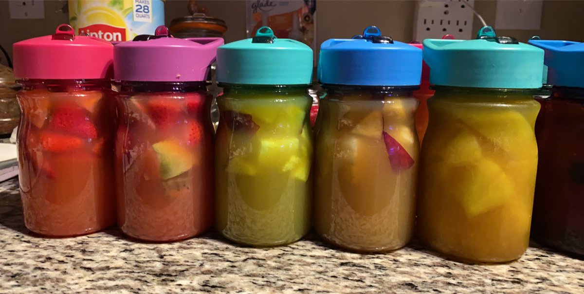 lapoppin_'s tweet image. Just trying to get my buisness out there Riah’s Organic Fruit Tea &amp;amp; Lemonade in Nashville,TN just a simple RT could get get me some clientele. 🤩🤗🥵