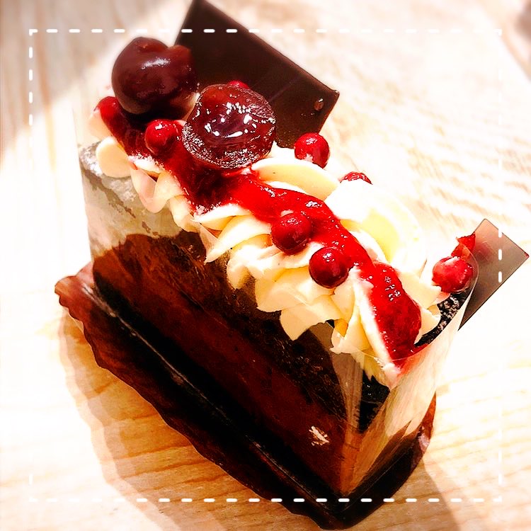 はなはな Charmelecrin店長はなはなです 大阪肥後橋の有名なお菓子屋さんレグーテのケーキをいただきました Charmelecrin シャルムレクラン 中崎町 大阪 スイーツ Lesgouters レグーテ ケーキ シブースト ティラミス ごちそうさまでした