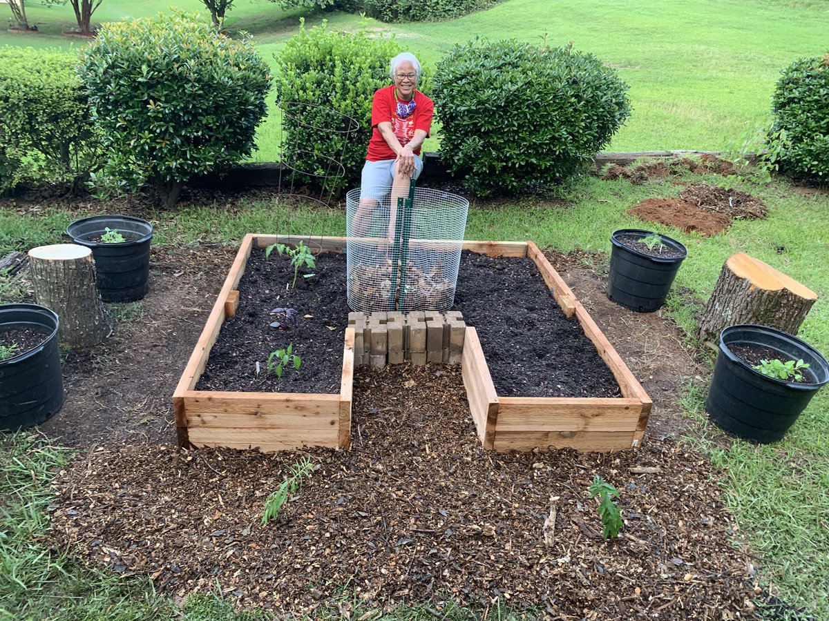 KeepCPBeautiful's tweet image. Garden Renewal   #GrowYourOwnFood  From flat bed in the ground to raise East African bed with self composting.                He who controls your food, controls you