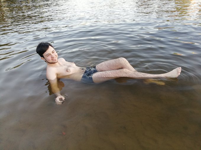 Summertime ⛱️  #ftm #trans https://t.co/inCGg3jkE2<a href="/tag/ftm"class="tags">#ftm</a><a href="/tag/trans"class="tags">#trans</a>