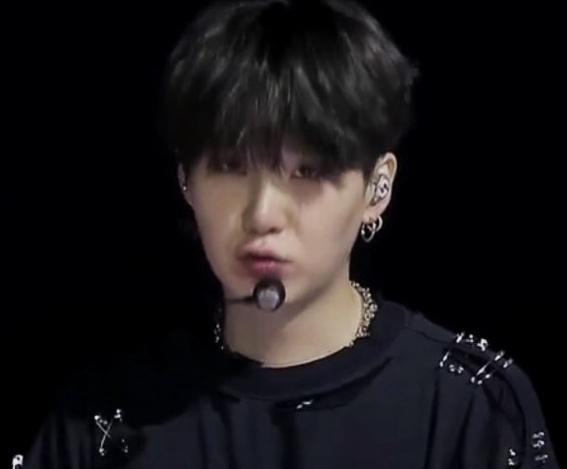 _mingust_'s tweet image. Aquí está el como le pido besos a Jae y como estoy luego de recibirlos 😉❤