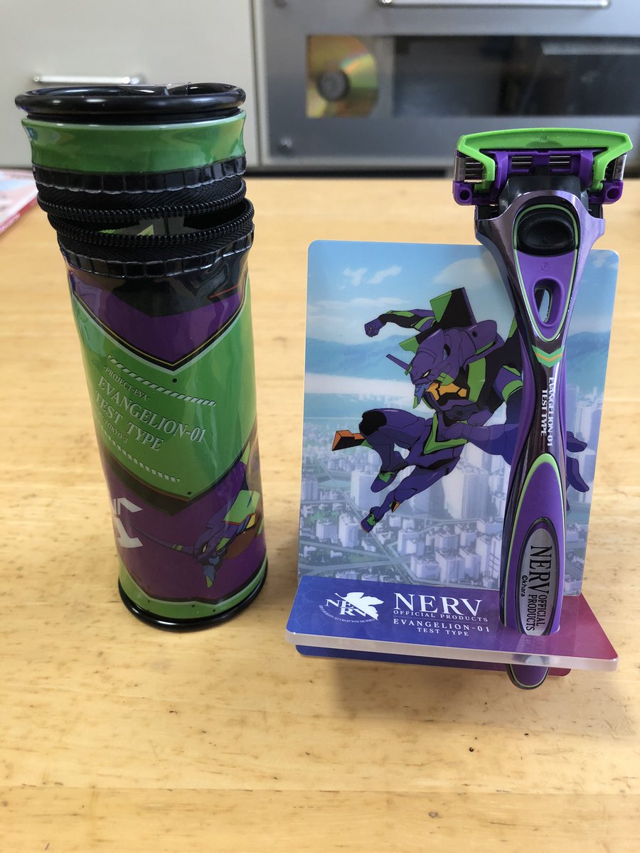 Conan やっと髭剃りが届いた やっぱり紫と緑の初号機カラーはかっこいい 新世紀エヴァンゲリオン Schick 髭剃り