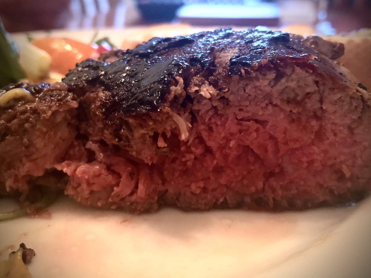 RobDebenham's tweet image. This was fantastic last night... washed down with some delicious #Apothic 

Decent scran indeed..... and yes, I was very careful when cutting it...
