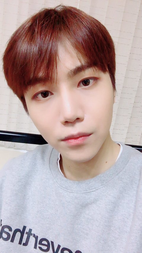 D-517- Tomorrow's the completion ceremony of Jinho's military training! Yay so happy for him. Hopefully his members will be there if they're not busy. Fightjng today too Jinho!   #PENTAGON  #JINHO  #펜타곤  #진호  @CUBE_PTG