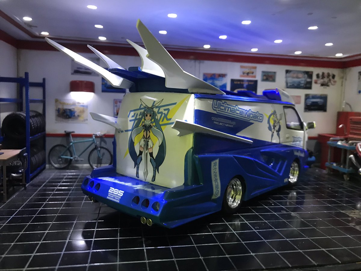 RT @Saishin560: アオシマ 200系ハイエース バニング ニパ子カラー