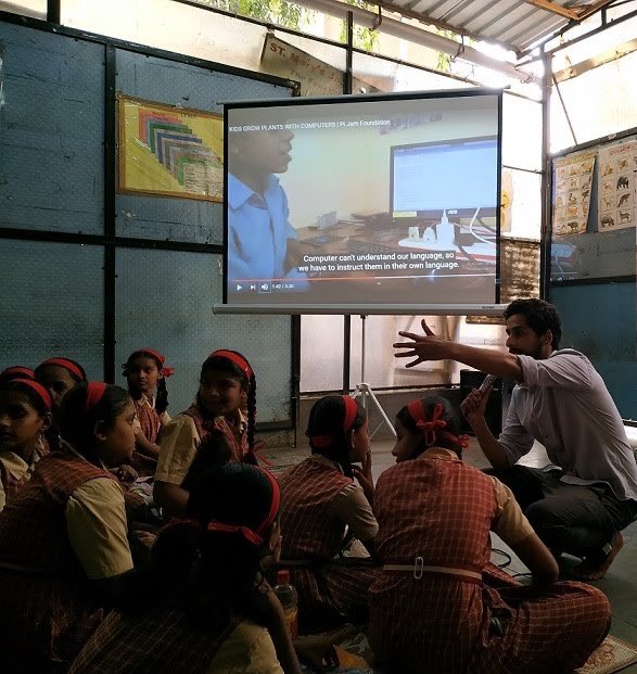 VIT_univ's tweet photo. Shoaib Dar (#VIT Alum, https://t.co/vPP0VTLzPP. Mechanical Engineering, 2013 batch) helped 15,500 kids from 51 schools across Maharashtra, Telangana, and Kashmir through his #NGO, Pi Jam Foundation.
https://t.co/PDNE4VoBGT
#VITAA
#AlumniConnect
#PiJamFoundation
#TeachforIndia https://t.co/p310WcrOvQ
