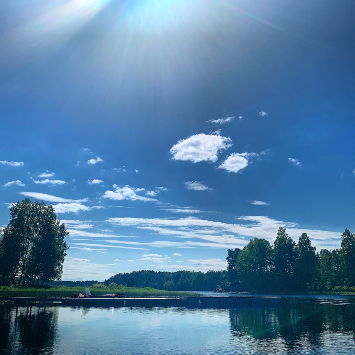 AHKommune's tweet photo. Vi ønsker riktig god mandag med dette sommerglimtet fra vår kommune. Ser du hvor dette bildet er tatt? Sjekk tilbake i morgen for å se svaret! Vil du se flere bildeglimt fra den flotte kommunen vår? Følg oss gjerne på Instagram https://t.co/k8gquYq64I https://t.co/uuQNM6h7db