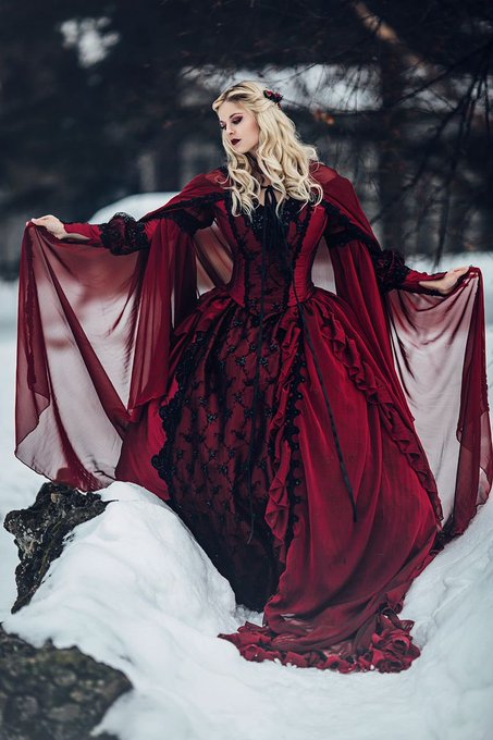 Google your name + fantasy gown, fantasy crown and fantasy weapon https://t.co/Eq41Bu62uO