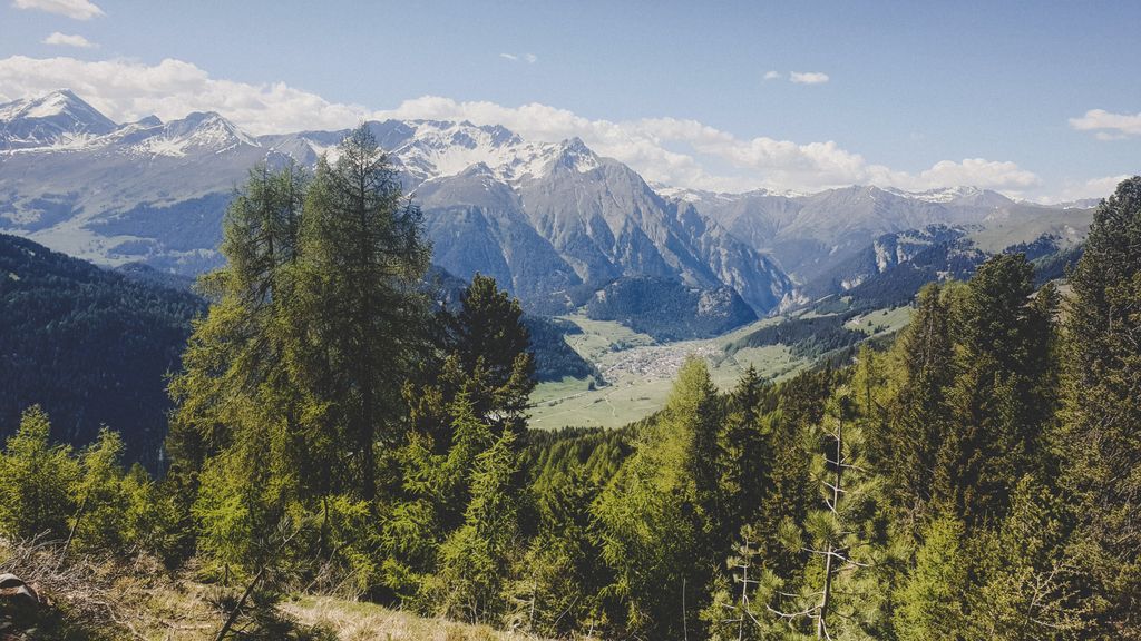 Wer sein Rad 🚴 liebt, der schiebt 😂. Nicht jede Abkürzung ist auch eine oder Schwesterchen?! Gestern haben unsere Beine ein paar Höhenmeter mehr mitgemacht als gedacht 😅 Dafür hat es aber so richtig Spaß gemacht! 😁