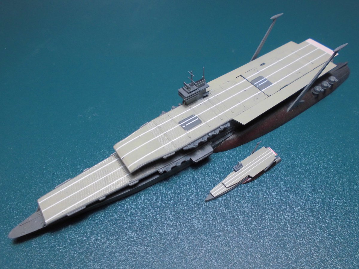 レッドホーク連合艦隊　シナノ 1/2000レッドホーク連合艦隊「シナノ」建造中（白線と艦載機編
