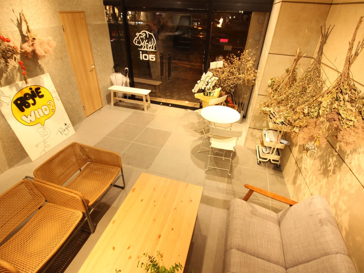 sunproco's tweet photo. 総合型選抜専門塾AOI様　渋谷校
サイン施工させていただきました。

ロゴはホワイトゴール���による鏡面仕上げ、文字はホワイトのペンキでアウトラインし内側をK18鏡面仕上げしております。

#ファサードサイン
#lettering 
#handpaint
#alwayshandpaint
#painting
#signpainting
#signpainter https://t.co/n93X9Q2qzs