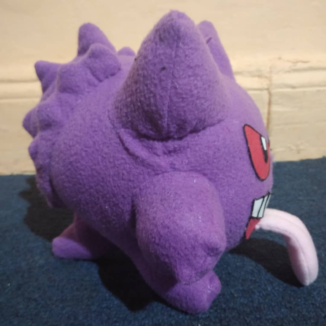 Bulbaditto1's tweet image. 👻Si vas por la noche y tú sombra se te adelanta, seguro es Gengar que quiere tu alma👻

#gengar #gengarplush #gosthtype #pokemon #pokemonplush #pokemonplushie #pokemongo #pokemongoarg #pokemongoargentina #pokemongolatam #pokemonred #pokemonblue #lavandertown