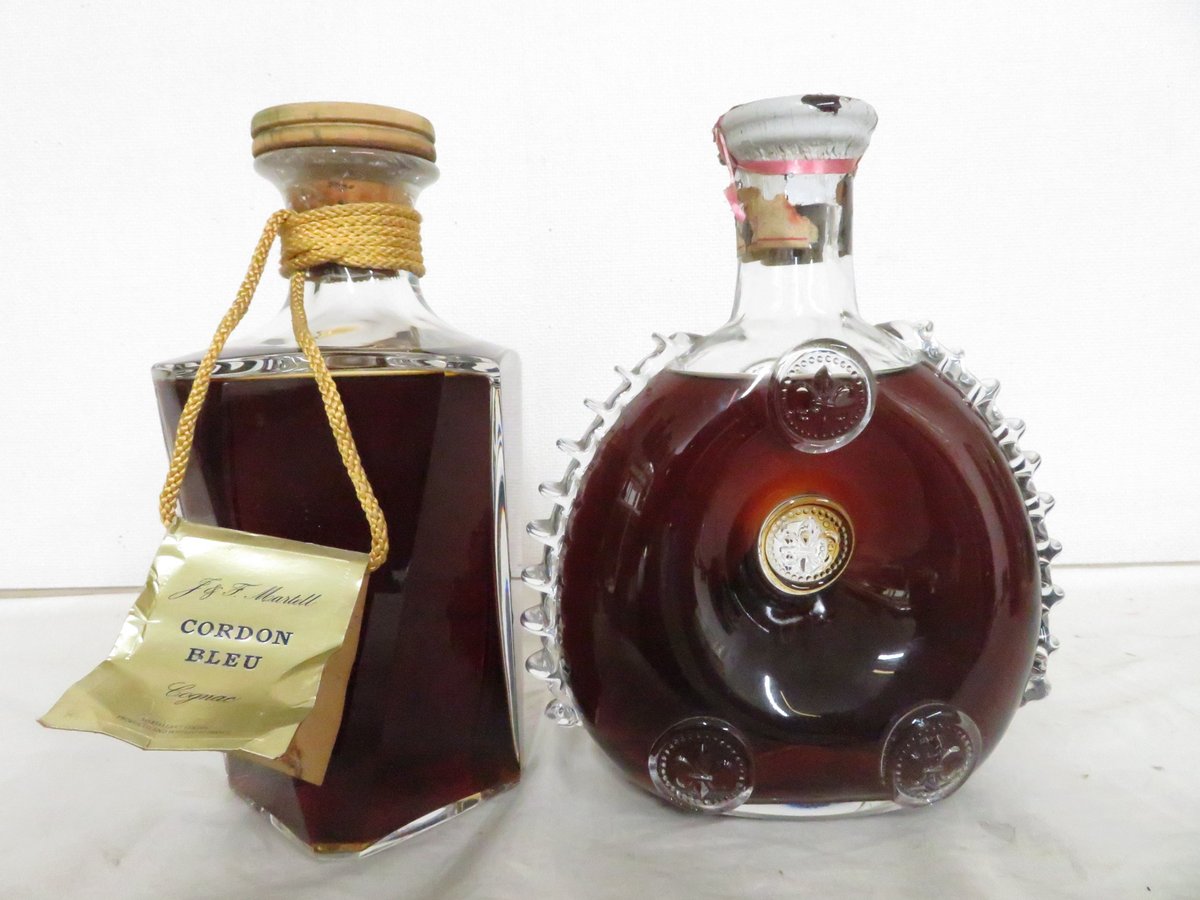 お酒買取販売 蔵屋 ブランデー コニャック バカラボトル マーテル ルイ13世 古いお酒 難有 本店越谷店本日買取のまた一部になります かなり年季の入りました ルイ13世とマーテルコルドンブルーバカラです 2点共に難有ですが勿論買取可能