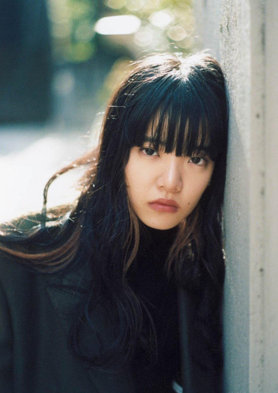 こんち屋さん Radwimpsの人間開花ジャケットの子と あいみょんって似てない T Co Ybtnebx08g Twitter