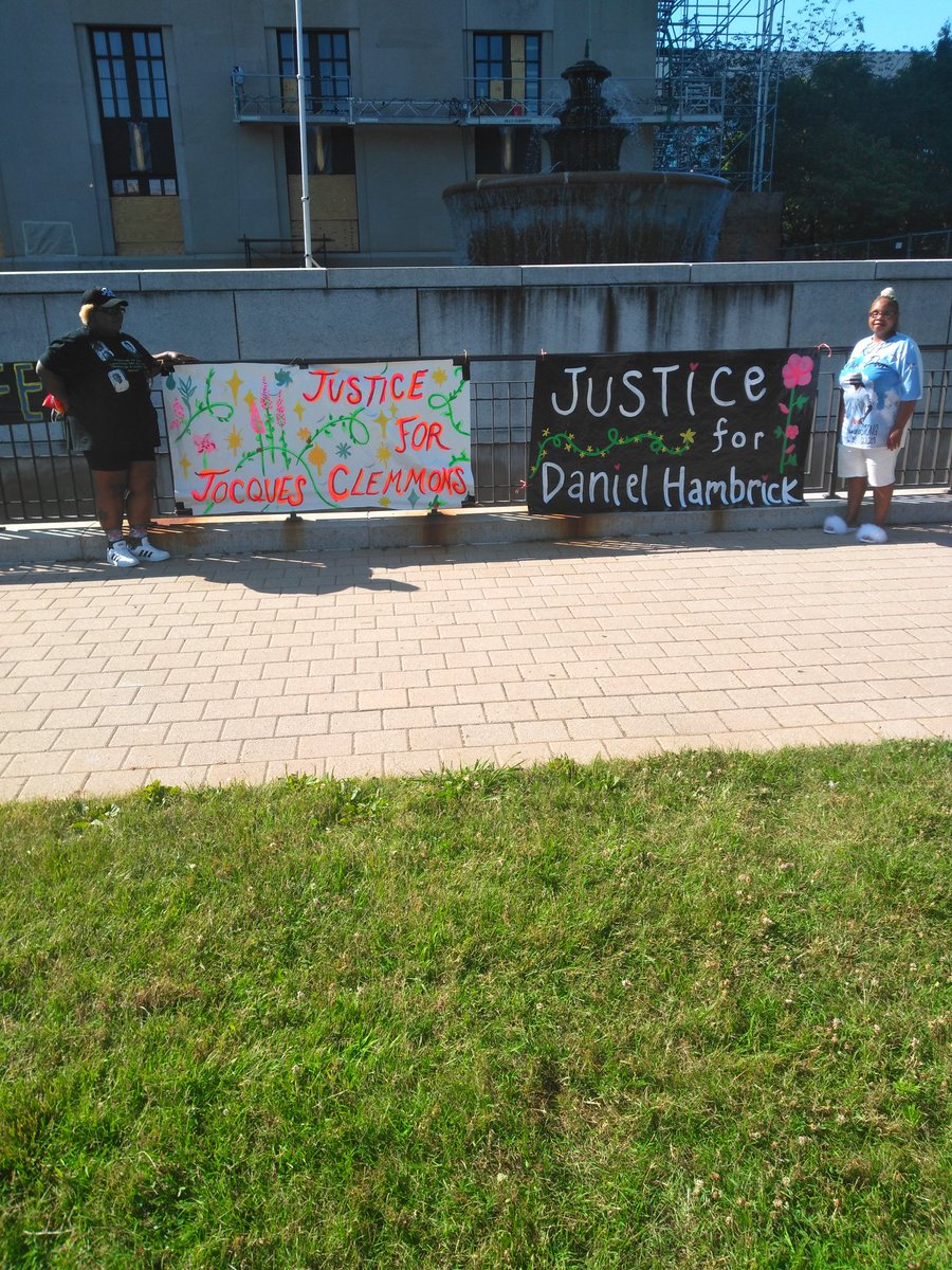 Phatz1966's tweet image. What a beautiful way to honor Jocques Clemmons and Daniel Hambrick, this is located on Lafayette/Murfreesboro Rd CeeBee store