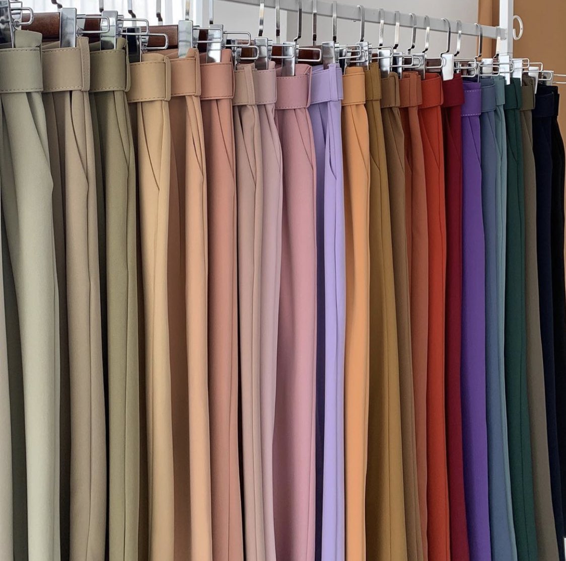 BubblesxMakeup's tweet image. โหหหหหห ดูกางเกงร้านนี้ เกินเรื่องมาก มี35สี!!! แล้วสีสวยมากๆด้วย🥺🎨✨เลือกไม่ได้