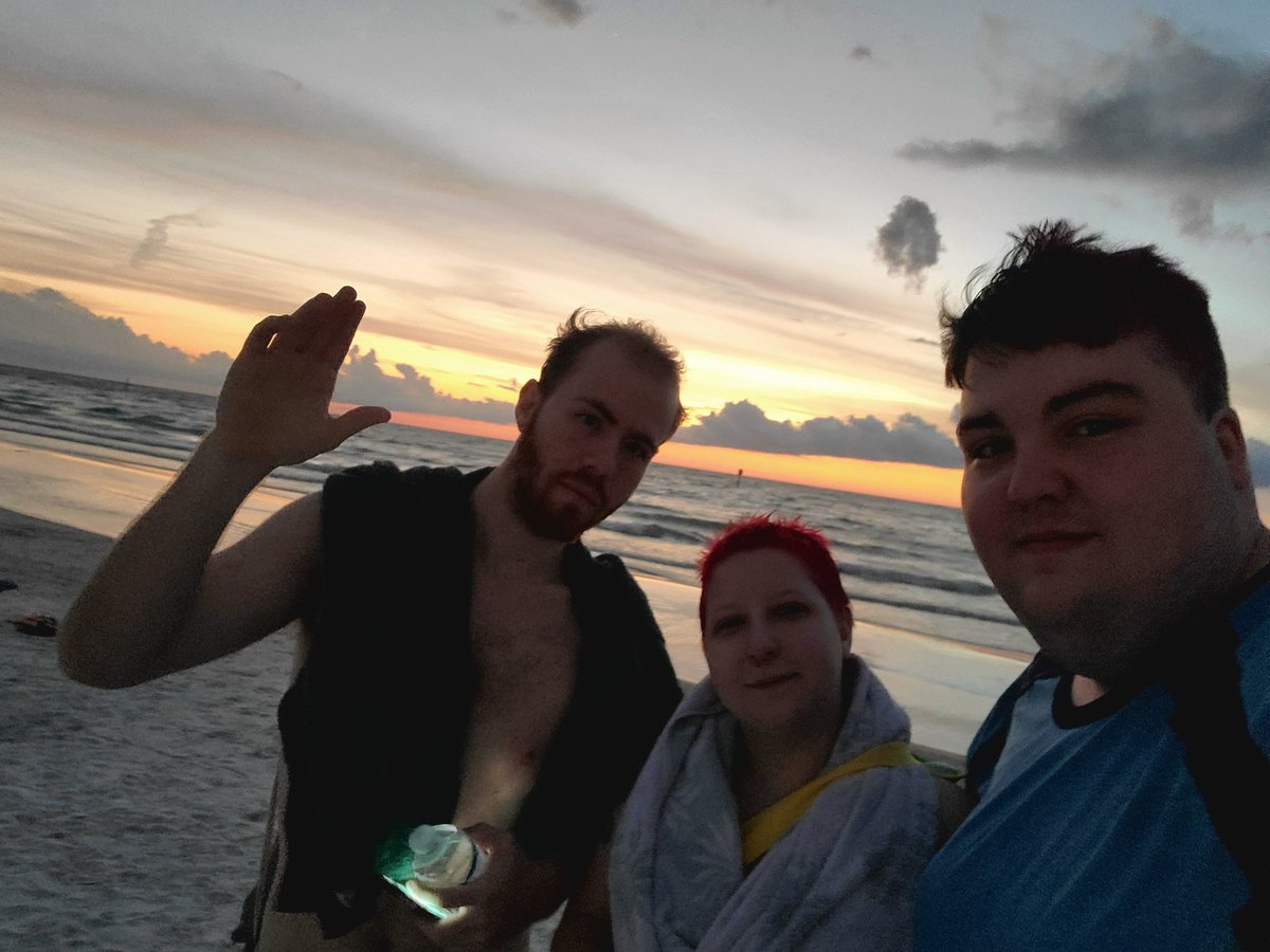 BewitchedBlade's tweet photo. The beach was fun!!! https://t.co/90VxjlBhnQ