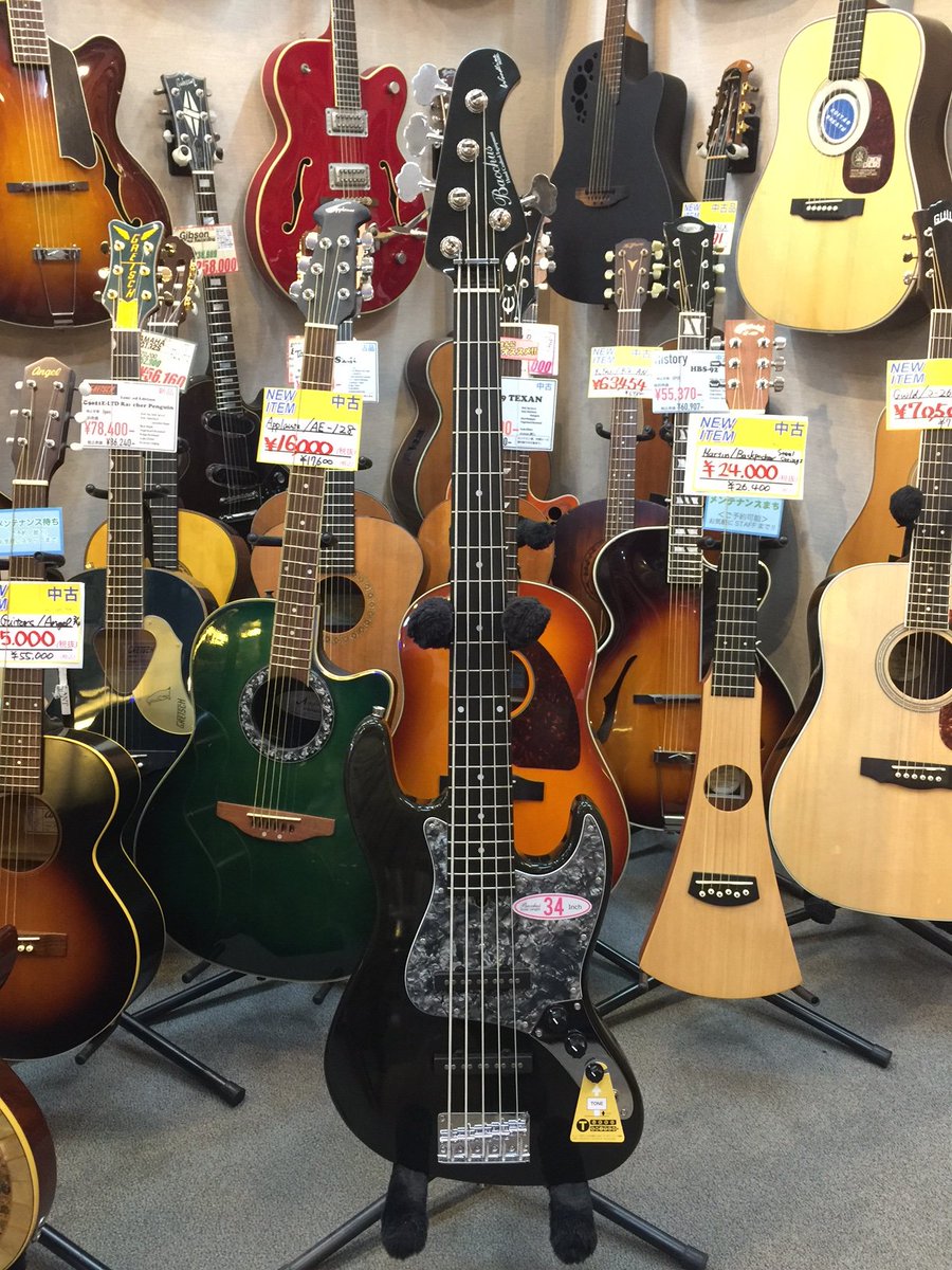 Music Plant つくば店 Bacchus Wl 534s Ash Stnが入荷しました 非常にリーズナブルな5弦 ベースです ネックが細く使い勝手が良いので4弦からの持ち代えも容易 トーンのつまみがスイッチになっており高出力モードに切り替えも出来ます 実は濃いめの
