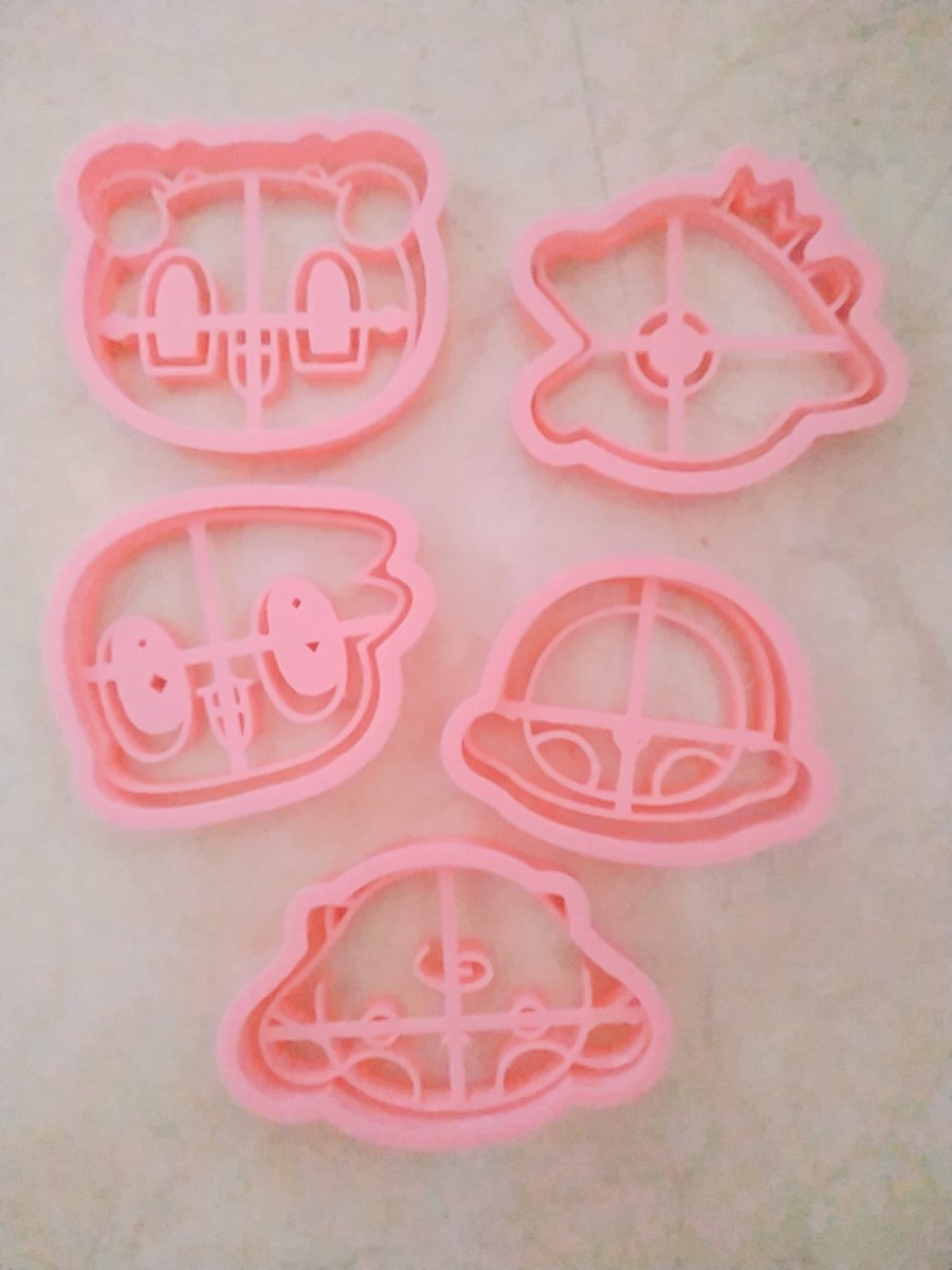 The cookie cutters are here ASDJFKSLXNS *poke  @zezaai 