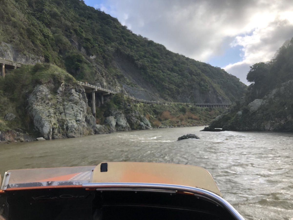 Manawatu gorge, a road without traffic