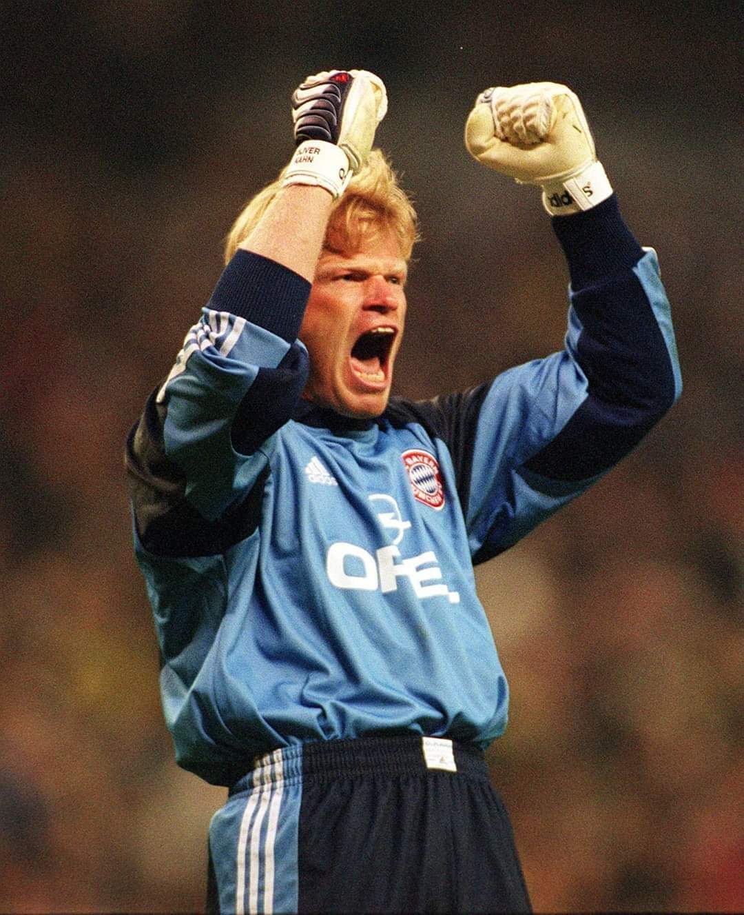 Happy Birthday to Oliver Kahn. One of the greatest Goalkeeper ever and now a part of the Bayern board. 

Der Titan 