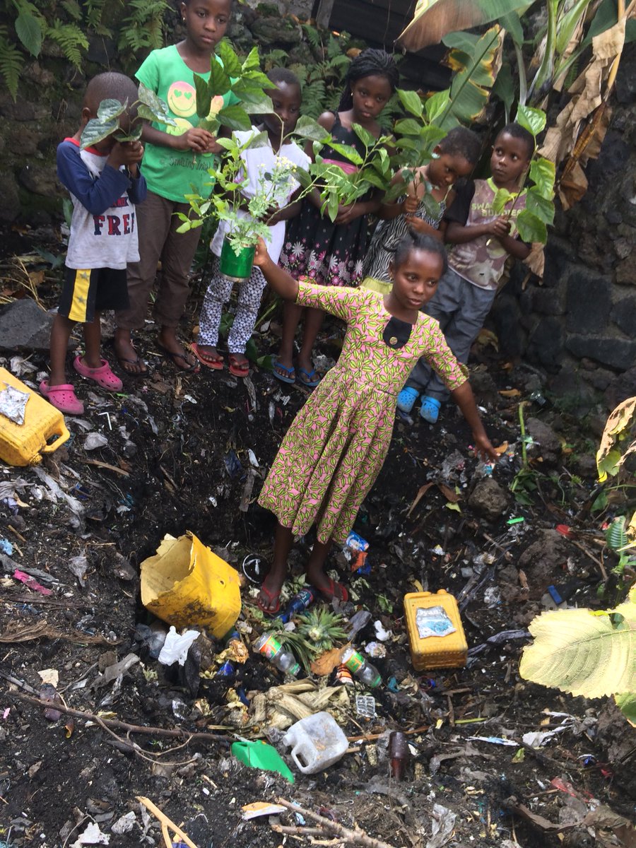 JMbavumoja's tweet photo. #Its_time_for_the_nature 
Nous voulons un avenir vivable dans un environnement sain où les liens avec la nature sont très solide..
#NatureProtect💚
#SaveTheEquatorialForest🌱🌍
#FriendForFuture🦋
#MakeThePlanetGreen🌲🌳 https://t.co/u6E8P6VDp0