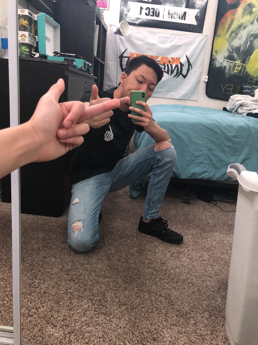 ItsAJavaChip's tweet image. Been straight almost all my life but going to put this out there 🙈. It was something that has always been on my mind but don’t want ppl to see me different now. Always been someone who’s been attractive to both girls and guys but never thought of opening up and exploring 🤷🏽‍♂️🥺