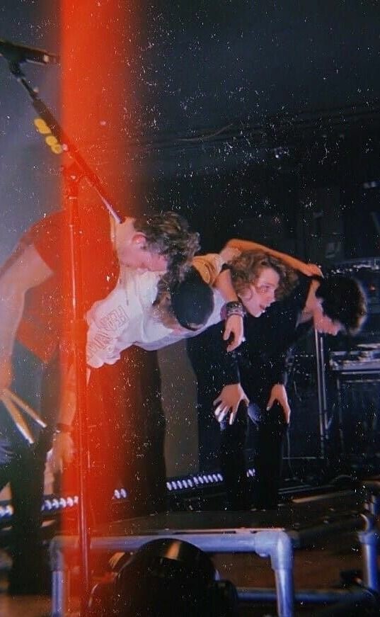 MehediH01142123's tweet photo. I just wanna say "Real bands save fans, REAL fans save bands"
5SOS #IBeliveInMichael https://t.co/2sQ08gHkoC