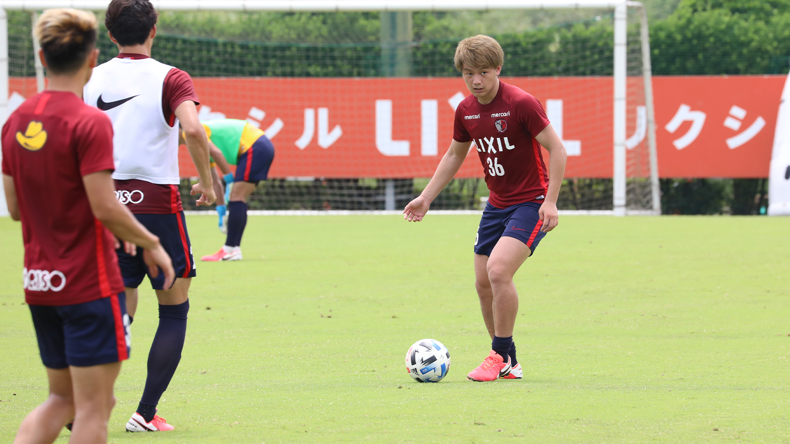 鹿島アントラーズ トレーニング再開 Antlers Kashima 今日は ボール回しやミニゲームなどを実施しました 上田綺世 内田篤人 ファンアラーノ 白崎凌兵 名古新太郎 T Co Ux5uuwlqty Twitter