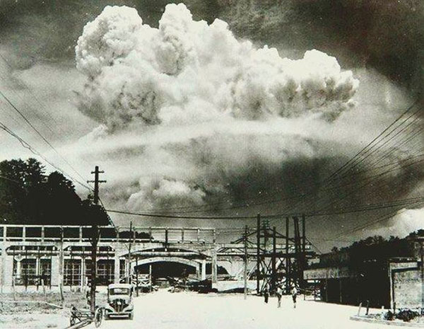 17/Nagasaki, 20 minutes after the atomic bombing in 1945.