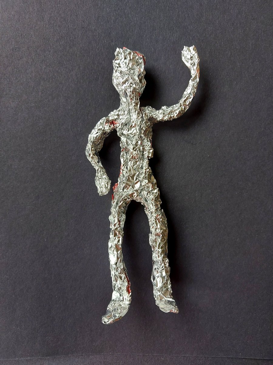 MrsPiperKPS's tweet photo. This week's art challenge is to create tinfoil sculptures.
💛
Follow the pictures, cut 5 short lines, scrunch and model to form a figure. What shape can your figure make? I'm waving hello!
💛
I'd love to see them, please share by Friday. More info on blog. @KnightsridgePr1 #art https://t.co/6jl3Vsj947