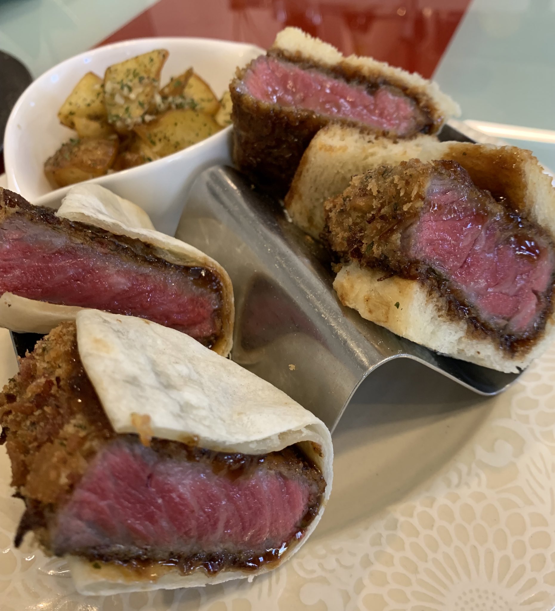 Snowball Condominium 今日の 和牛タコスです この肉厚でも一口で 噛み切れる柔らかさです 沖縄グルメ 恩納村ランチ Tacos タコライス 沖縄旅行 沖縄テイクアウト Okinawa T Co Tcnnf9jaow Twitter