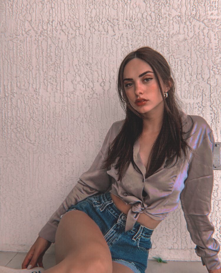 「

            hi everyone!

         I need more friends here, so i do #openfollow for western roleplayers only. please help RT this tweet and i’ll follow you. don’t forget to follow me back. thank you! 」