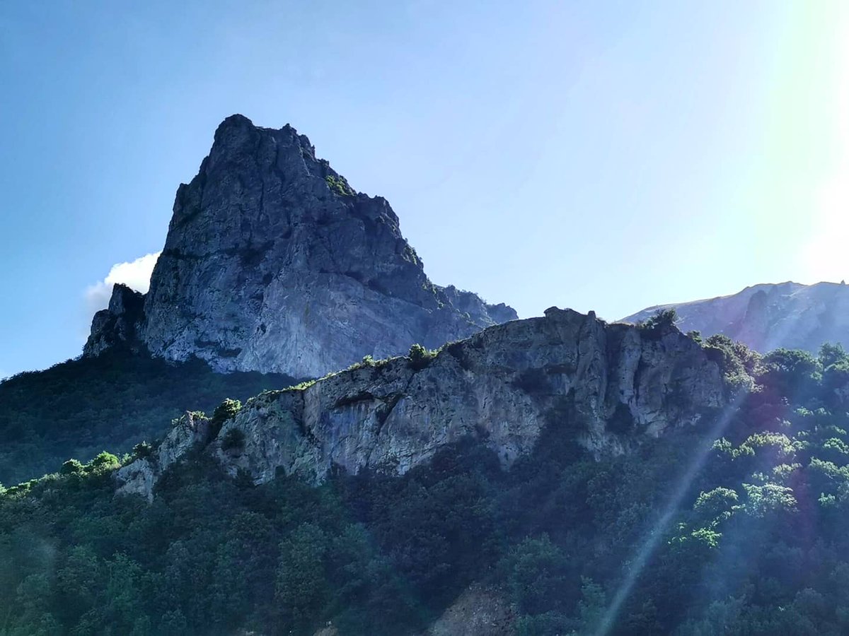 Belle rando cette boucle sur le pech de #bugarach 14km pour 880m D+... Mais pas d'ovni... Et surtout pas de trésor des templiers ou des cathares ou des illuminati planqué par l'abbé Saunière...👽💰🌄