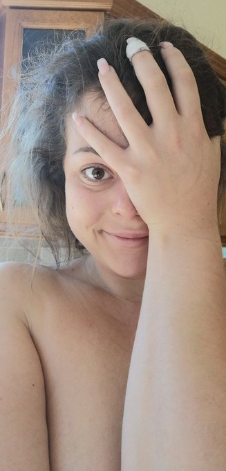 Guten Morgen 🥰 So jetzt bin ich wieder da 😊  Die alte Wohnung ist komplett leer und die neue wird immer<a href="/tag/birthday"class="tags"><span>#birthday</span></a><a href="/tag/curvychicks"class="tags"><span>#curvychicks</span></a><a href="/tag/mydirtyhobby"class="tags"><span>#mydirtyhobby</span></a>