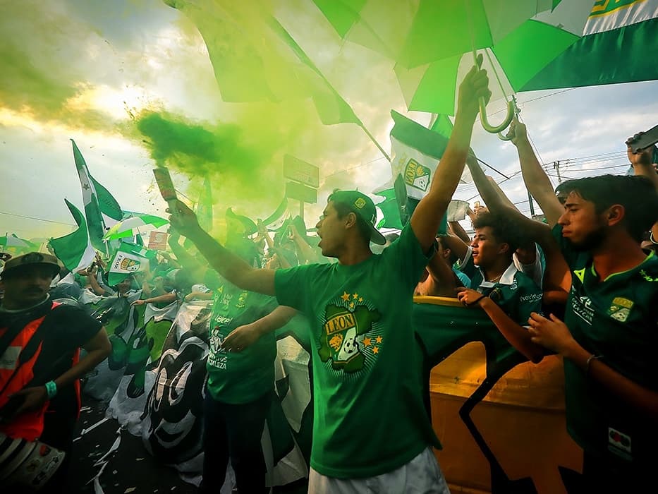 RevistaGto's tweet photo. ¡EL LEÓN ES CAMPEÓN! 🏆💚🦁
El Club León de la mano de Nicolás Sosa, pasa a la historia como el primer campeón oficial de la eLiga MX venciendo al Club América 0-1.

Toda la temporada el León fue líder, perdiendo sólo un partido. https://t.co/5ab1Mp9bZZ