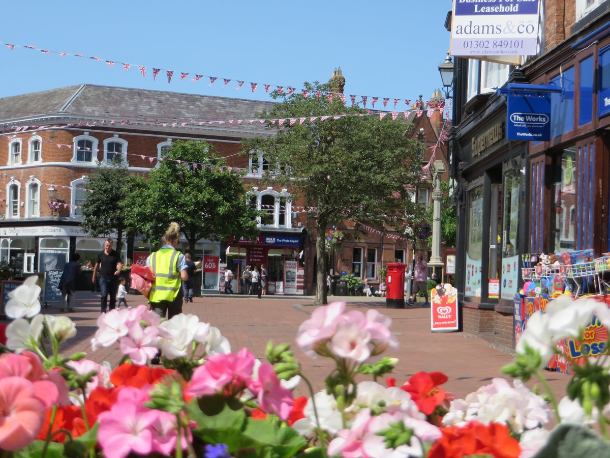 We're delighted to see many of #Nantwich's local independent retailers will reopen today.  Don't forget there are a few road closures around town to allow for social distancing, details here: cheshireeast.gov.uk/council_and_de…