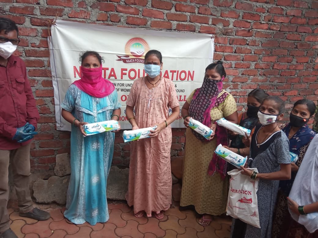 UNICEFIndia's tweet image. Working together and responding quickly has been 🔑 to the success #JeevanRath 

Within 48 hours of the request girls and women in Mumbai’s tribal clusters received sanitary napkins thanks to partners 
 @ymcabombay
#RotaryClubofBombay  @Redsthenewgreen @deanedemenezes