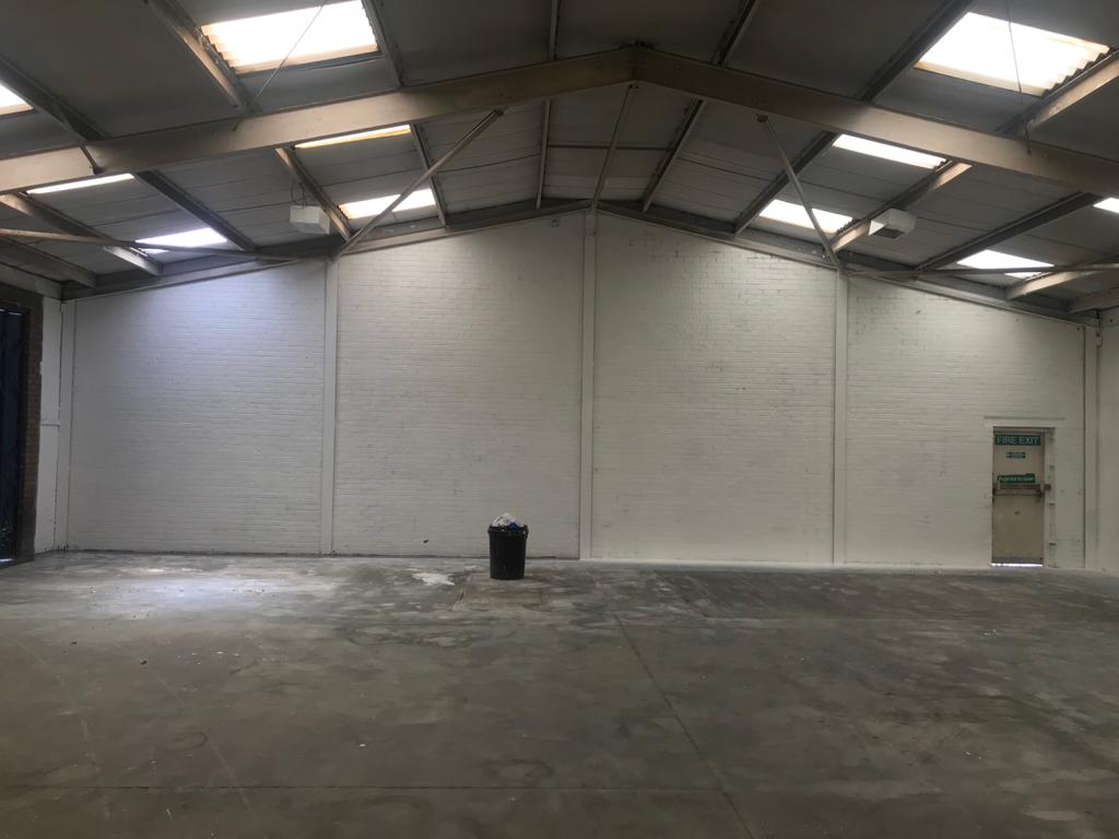 CAWindowSystems's tweet image. *Factory Update* #MondayMotivaton seeing more progress at our #newhome. All the walls have now been painted and the electrician starts this week with running power to the factory floor and offices before we start to relocate machinery. #aluminium #fabrication #continuedgrowth