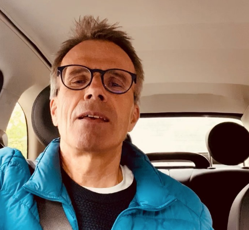 Move. By <a href="/badmomzjay/">Badmómzjay</a> #deutschrap #rap #germanrap

instagram.com/p/CBa6GkWq5br/

#carkaraoke #singing