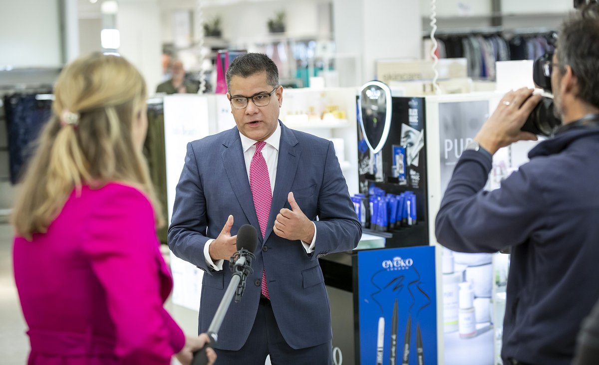 stphotos1's tweet image. A selection of my images from the visit by Secretary of State for Business @AlokSharma_RDG looking at Reading's preparations for re-opening the town centre shops. #rdguk #Rdg @livingreading